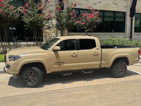 Used 2020 Toyota Tacoma SR5 RWD image 4
