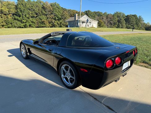 Used 2001 Chevrolet Corvette Coupe w/ Preferred Equipment Group2 image 8