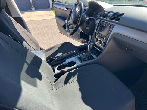 Used 2014 Volkswagen Passat TDI SE image 9