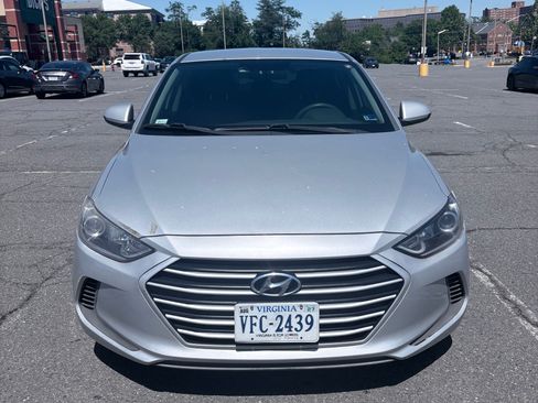 Used 2017 Hyundai Elantra SE FWD image 2