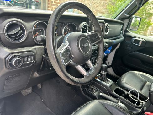 Used 2022 Jeep Gladiator Overland w/ Popular Equipment Package AWD/4WD image 14