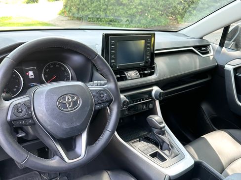 Used 2022 Toyota RAV4 XLE Premium AWD/4WD image 13