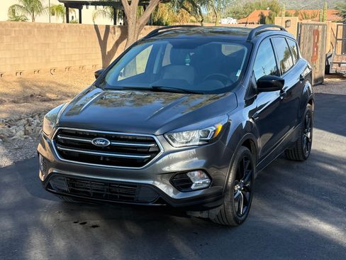 Used 2017 Ford Escape SE w/ Equipment Group 201A image 6