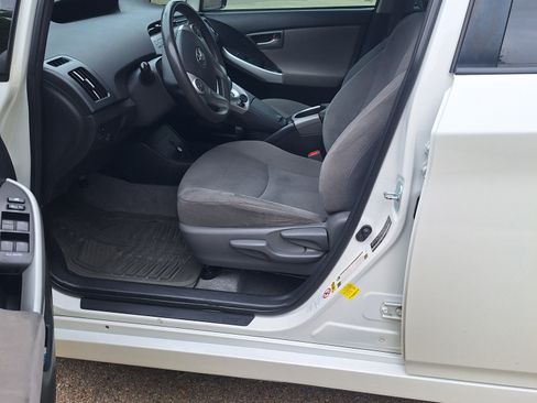 Used 2015 Toyota Prius Two image 8