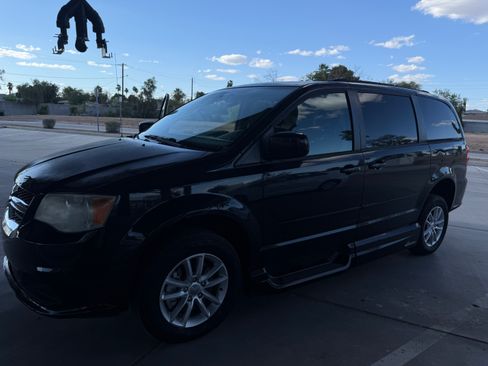 Used 2014 Dodge Grand Caravan SXT image 15