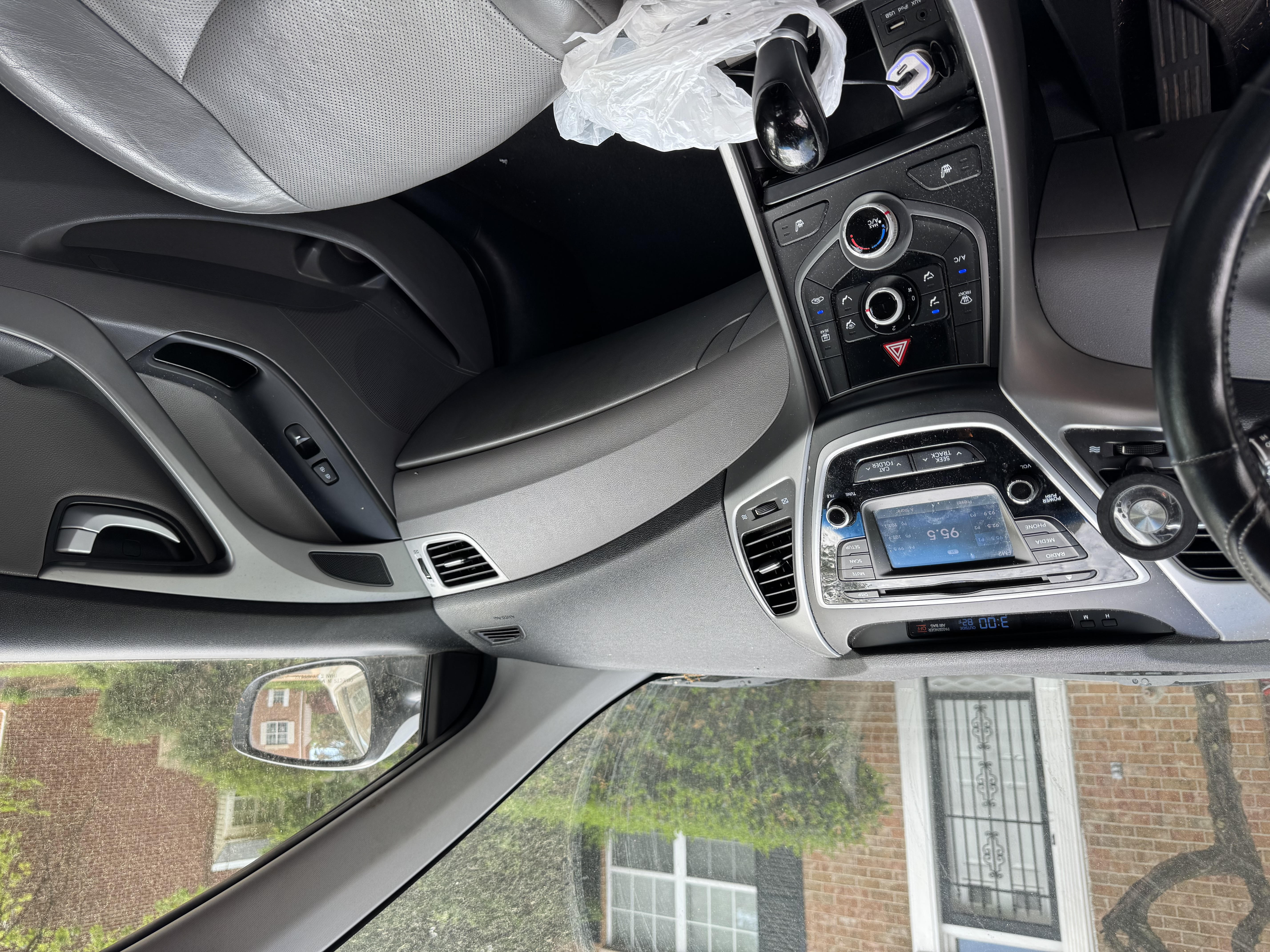 Used 2014 Hyundai Elantra Limited FWD image 8
