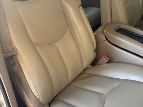 Used 2004 Chevrolet Tahoe LT w/ LT Preferred Equipment Group image 15