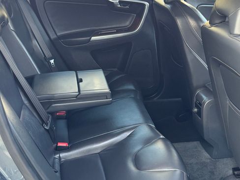 Used 2017 Volvo XC60 T5 Inscription image 4