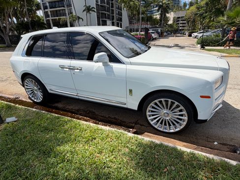 Used 2021 Rolls-Royce Cullinan image 4