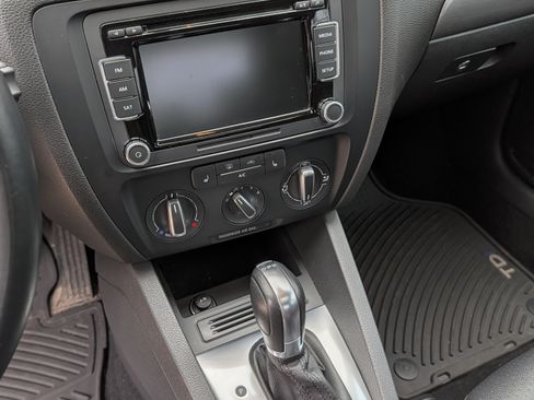 Used 2014 Volkswagen Jetta TDI image 12