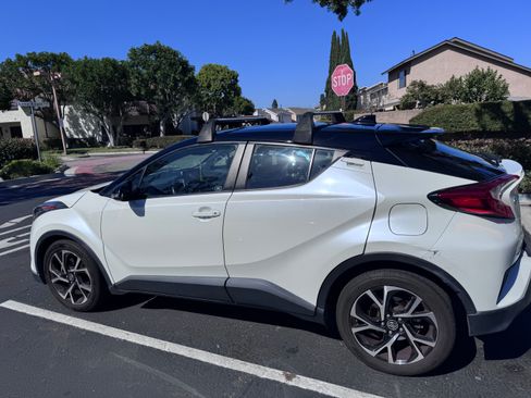 Used 2019 Toyota C-HR XLE FWD image 8