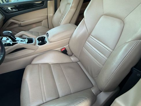 Used 2023 Porsche Cayenne Platinum Edition AWD/4WD image 10