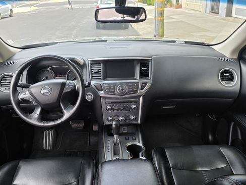 Used 2020 Nissan Pathfinder SL AWD/4WD image 16