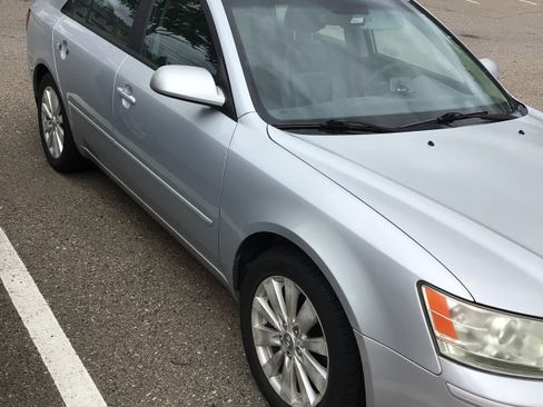 Used 2010 Hyundai Sonata GLS image 2