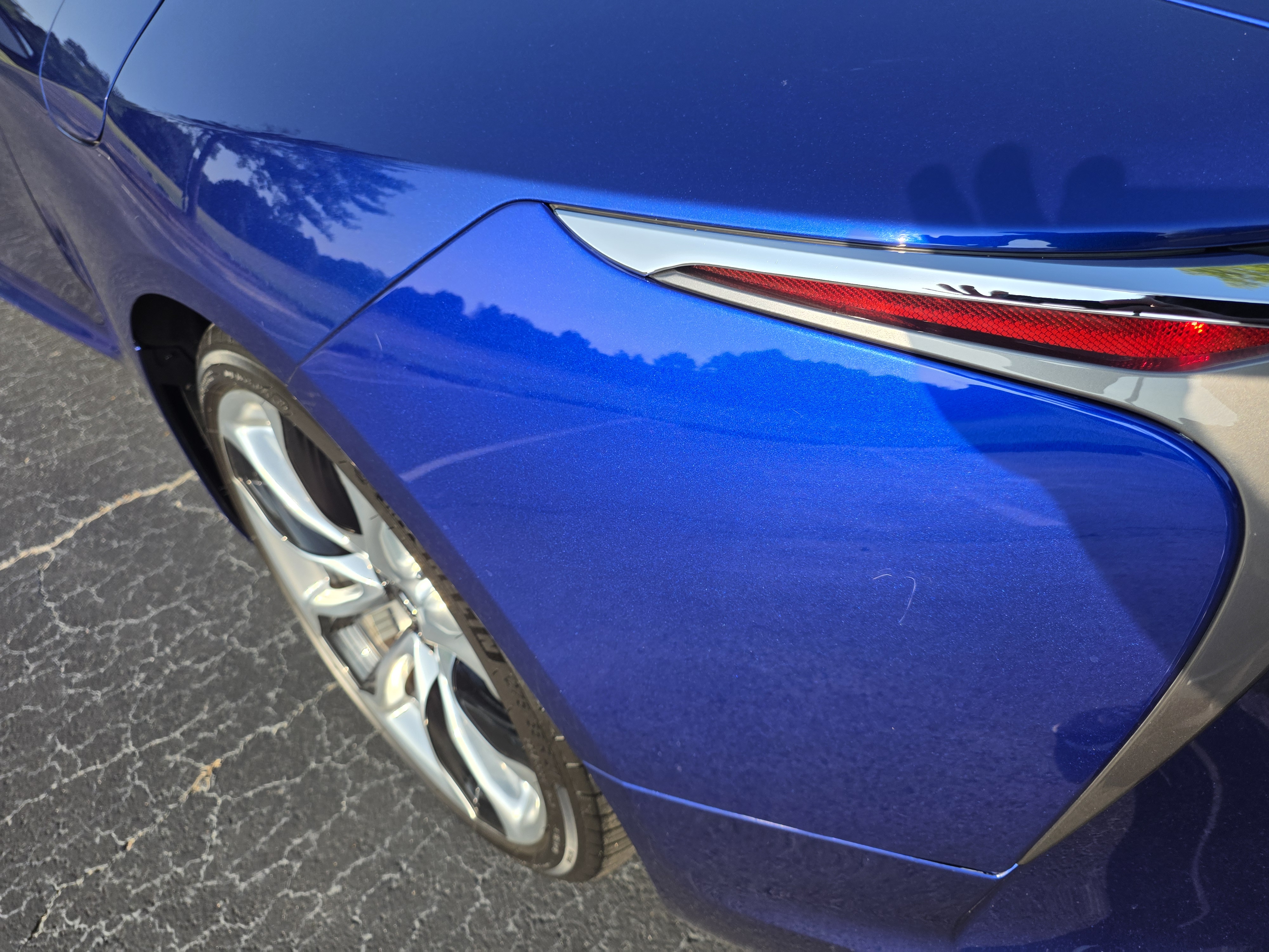 Used 2018 Lexus LC 500 Coupe w/ Launch Edition RWD image 5