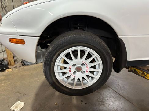 Used 1993 MAZDA MX-5 Miata RWD image 25