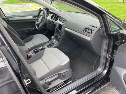 Used 2016 Volkswagen e-Golf SE w/ DC Fast Charging Package