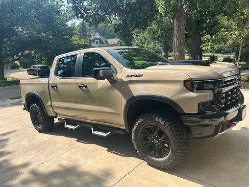 Used 2023 Chevrolet Silverado 1500 ZR2 w/ Technology Package AWD/4WD image 4