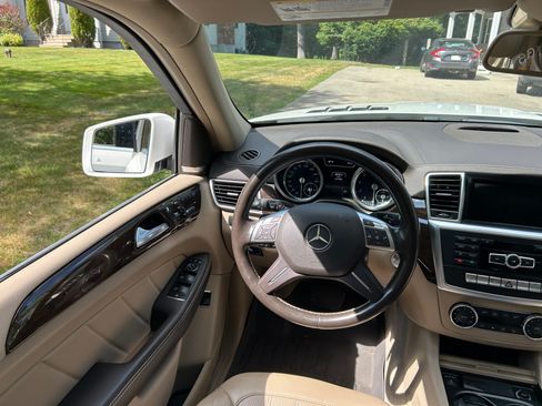 Used 2016 Mercedes-Benz GL 450 4MATIC image 15