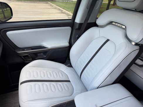 Used 2023 Rivian R1S Adventure AWD/4WD image 23