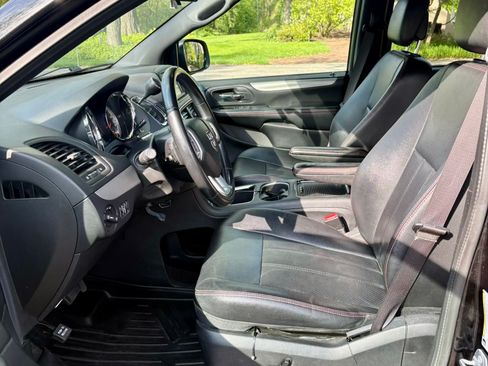 Used 2016 Dodge Grand Caravan R/T FWD image 18