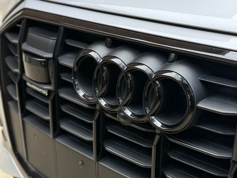 Used 2022 Audi Q7 3.0T Premium Plus w/ Premium Plus Package AWD/4WD image 12