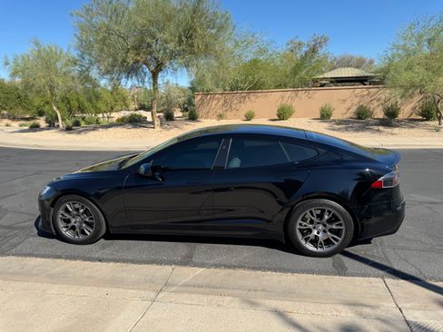 Used 2021 Tesla Model S Plaid image 10