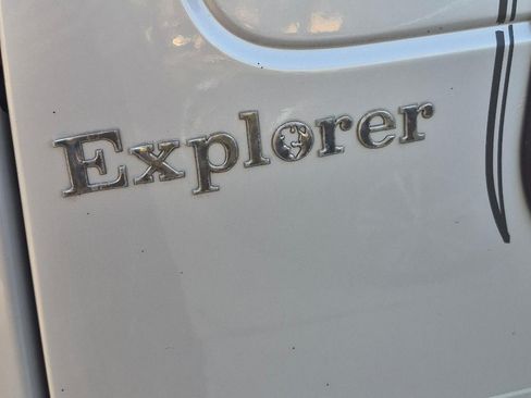Used 2005 Chevrolet Express 2500 Extended w/ Preferred Equipment Group RWD image 14