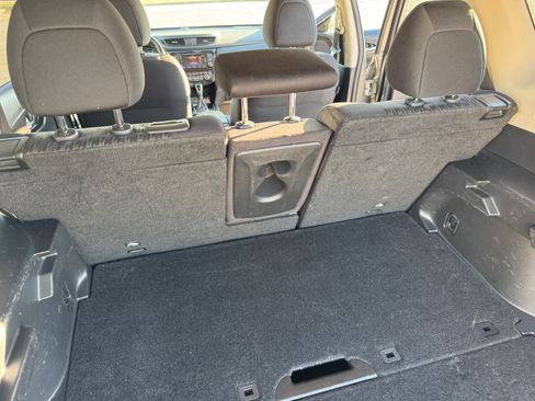 Used 2018 Nissan Rogue SV image 17