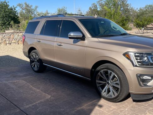 Used 2020 Ford Expedition Platinum AWD/4WD image 2