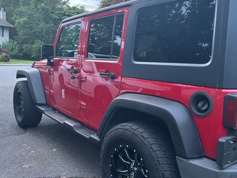 Used 2011 Jeep Wrangler Unlimited Sport AWD/4WD image 4