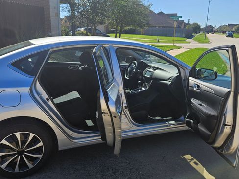 Used 2015 Nissan Sentra S image 6