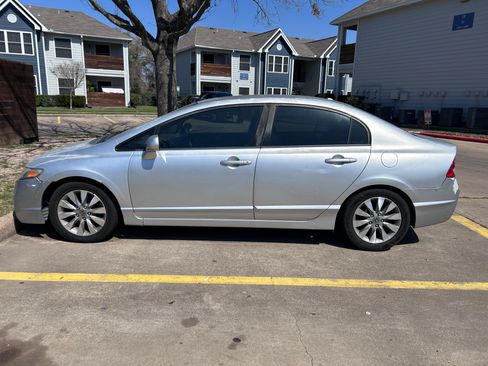 Used 2010 Honda Civic EX-L image 2