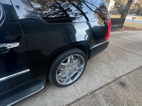 Used 2007 Cadillac Escalade ESV AWD w/ Information Package image 6