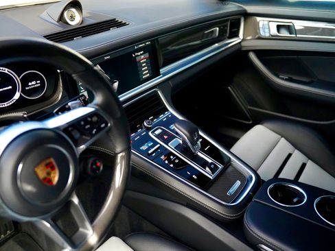 Used 2018 Porsche Panamera Turbo S image 9