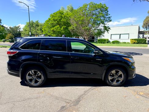 Used 2015 Toyota Highlander Limited Platinum image 6