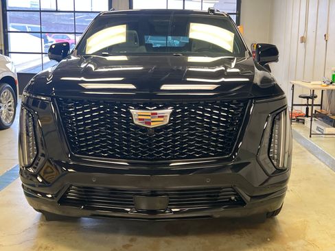 Used 2025 Cadillac Escalade Sport Platinum image 5