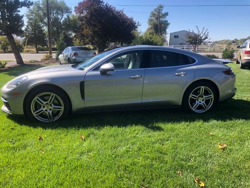 Used 2018 Porsche Panamera 4S image 4