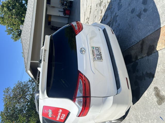 Used 2018 Toyota Sienna LE w/ Carpet Mat Package FWD image 6