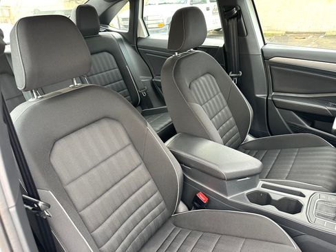 Used 2023 Volkswagen Jetta Sport image 2