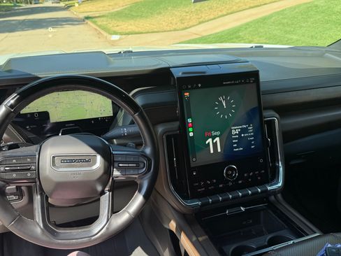 Used 2025 GMC Yukon Denali Ultimate AWD/4WD image 14