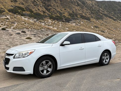 Used 2016 Chevrolet Malibu LT FWD image 1