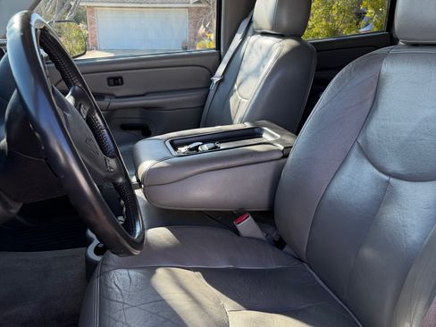 Used 2004 Chevrolet Silverado 2500 LS w/ Heavy-Duty Power Package image 18