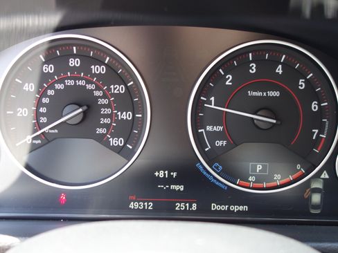 Used 2018 BMW 330i Sedan w/ M Sport Package RWD image 29