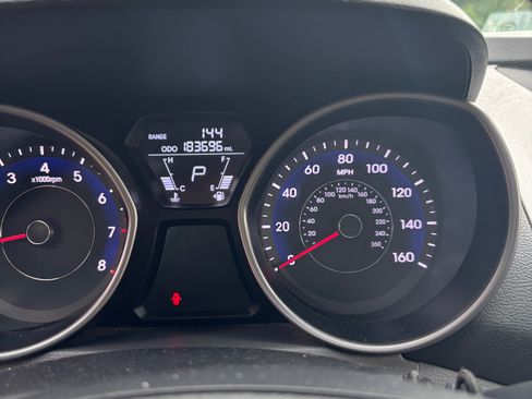 Used 2013 Hyundai Elantra Limited w/ Technology Pkg FWD image 8