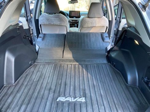 Used 2022 Toyota RAV4 XLE image 15