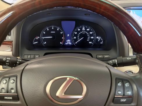 Used 2017 Lexus LS 460 w/ Comfort Package RWD image 11
