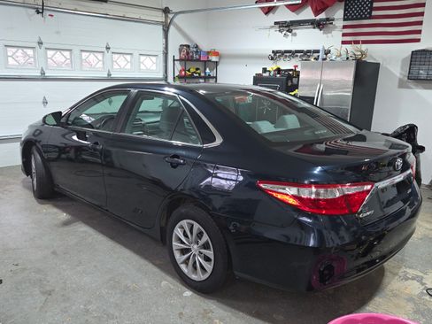 Used 2017 Toyota Camry LE image 10