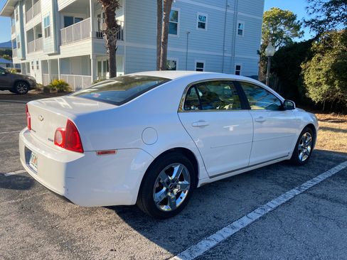 Used 2010 Chevrolet Malibu LT FWD image 2