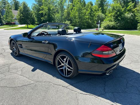 Used 2011 Mercedes-Benz SL 550 image 2